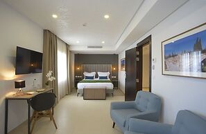 Maia Hotel Suites