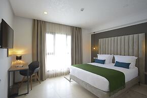 Maia Hotel Suites