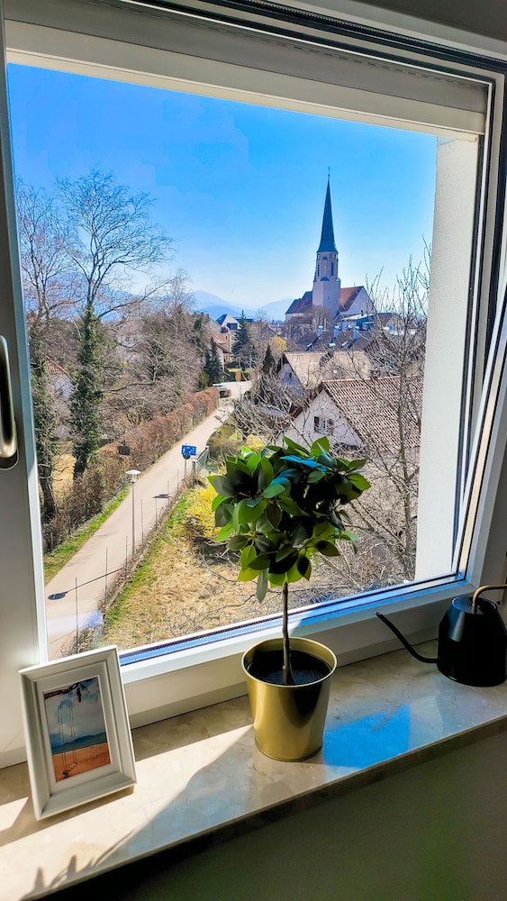 DG Links 40m 2-Zimmer Wohnung
