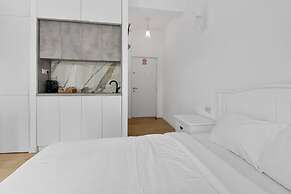 Small & Chic Studio