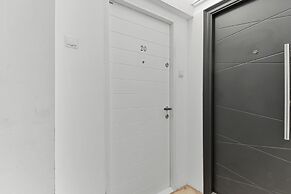 Small & Chic Studio