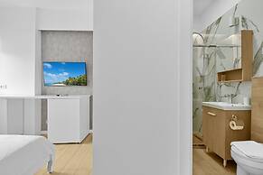 Small & Chic Studio