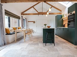 1 Caddaford Barns