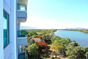 CASTLE BAYVIEW RESORT & SPA