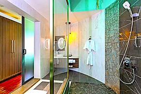 CASTLE BAYVIEW RESORT & SPA