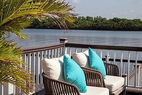 CASTLE BAYVIEW RESORT & SPA