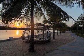 CASTLE BAYVIEW RESORT & SPA