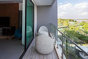 CASTLE BAYVIEW RESORT & SPA