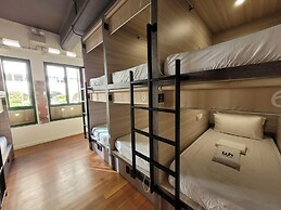Wink @ Upper Cross Street - Hostel