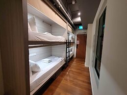 Wink @ Upper Cross Street - Hostel