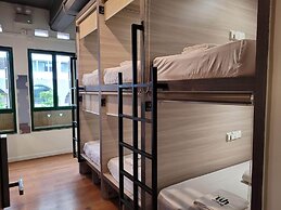 Wink @ Upper Cross Street - Hostel