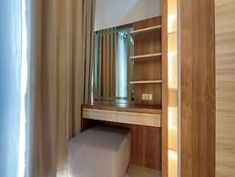 Fancy And Nice 1Br With Extra Room At Amartha View Apartment