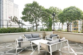 Comfy 1Br At Bellezza Apartment