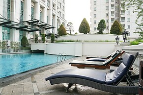 Comfy 1Br At Bellezza Apartment