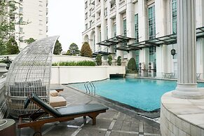 Comfy 1Br At Bellezza Apartment