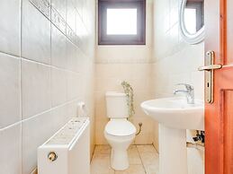 Spacious 7-bdr Villa With Pool & Sea View