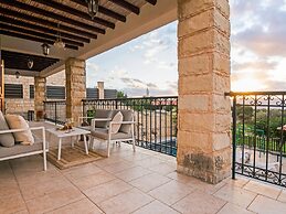 Spacious 7-bdr Villa With Pool & Sea View