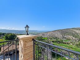 Spacious 7-bdr Villa With Pool & Sea View