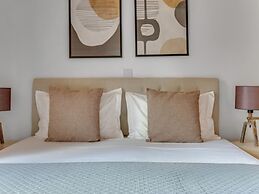 Spacious 7-bdr Villa With Pool & Sea View