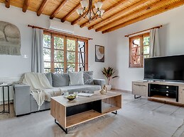 Spacious 7-bdr Villa With Pool & Sea View