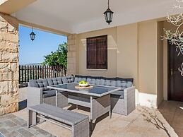 Spacious 7-bdr Villa With Pool & Sea View