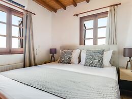 Spacious 7-bdr Villa With Pool & Sea View