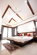 Stylish 5 Bedroom Villa With Private Pool