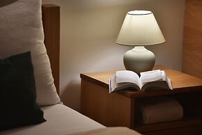 White Swan Boutique Apartments