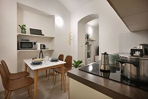 White Swan Boutique Apartments
