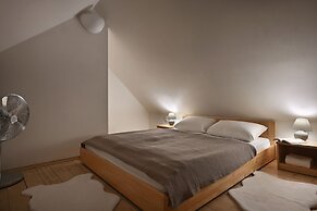 White Swan Boutique Apartments