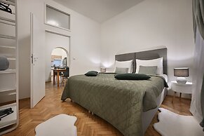 White Swan Boutique Apartments