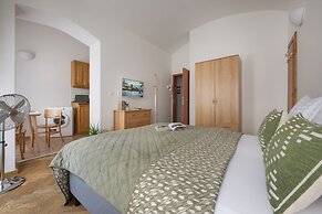 White Swan Boutique Apartments