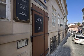 White Swan Boutique Apartments