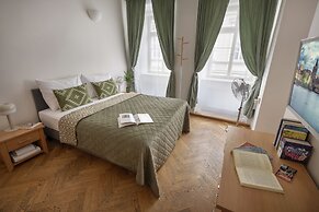 White Swan Boutique Apartments