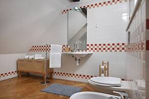 White Swan Boutique Apartments