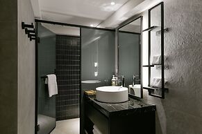 Autumn Willow Hotel