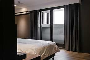Autumn Willow Hotel