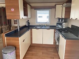Caravan - Sleeps 8 - Pets Ok - Parking
