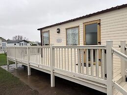 Caravan - Sleeps 8 - Pets Ok - Parking