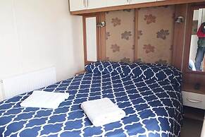 Caravan - Sleeps 8 - Pets Ok - Parking