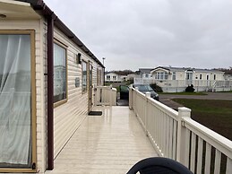 Caravan - Sleeps 8 - Pets Ok - Parking