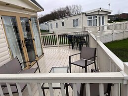 Caravan - Sleeps 8 - Pets Ok - Parking