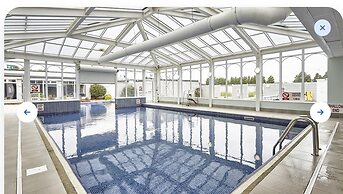 Caravan - Sleeps 8 - Pets Ok - Parking