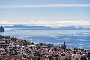Duplex With sea and Mountain Views, Casa do Castelo