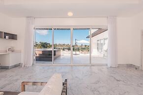 3br-penthouse w Jacuzzi Incl at Lake View