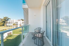 3br-penthouse w Jacuzzi Incl at Lake View