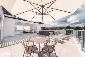 3br-penthouse w Jacuzzi Incl at Lake View