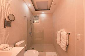 3br-penthouse w Jacuzzi Incl at Lake View