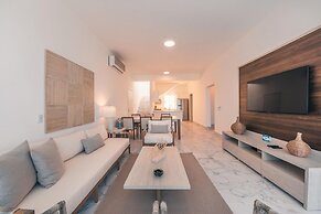 3br-penthouse w Jacuzzi Incl at Lake View