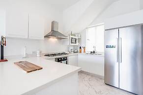 3br-penthouse w Jacuzzi Incl at Lake View